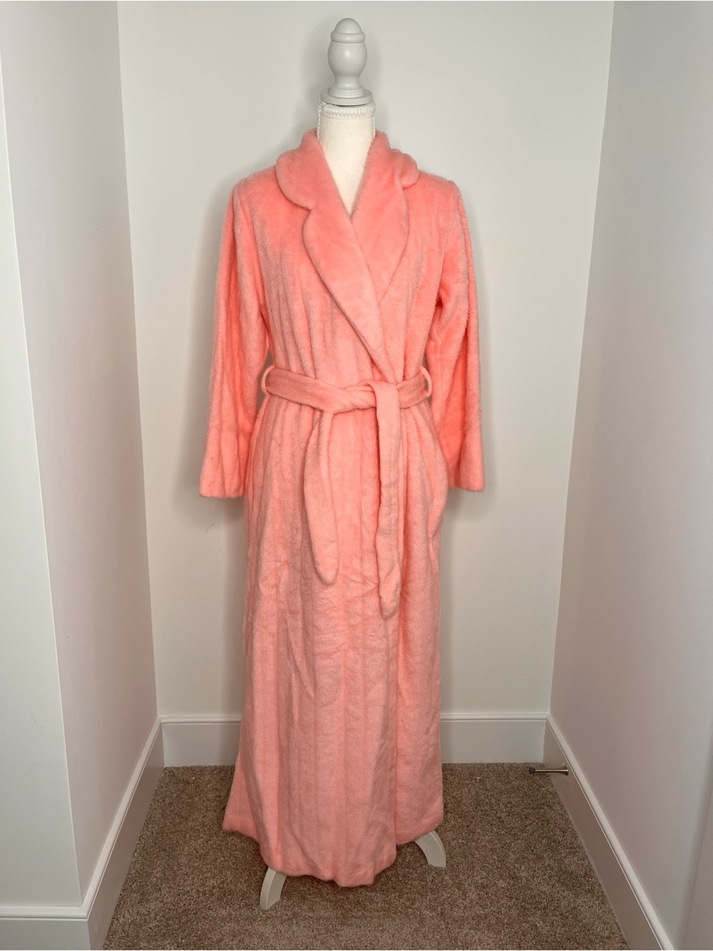 vintage 1960s/1970s pretty pink plush robe by Evelyn Pearson